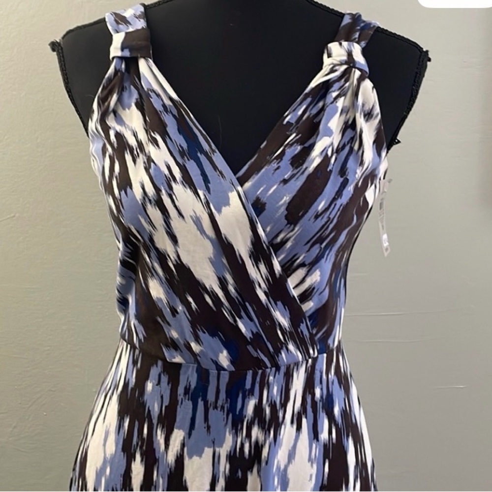 Ann Taylor Blue and Black Abstract fittef top midi Dress. XS. NWT true to size